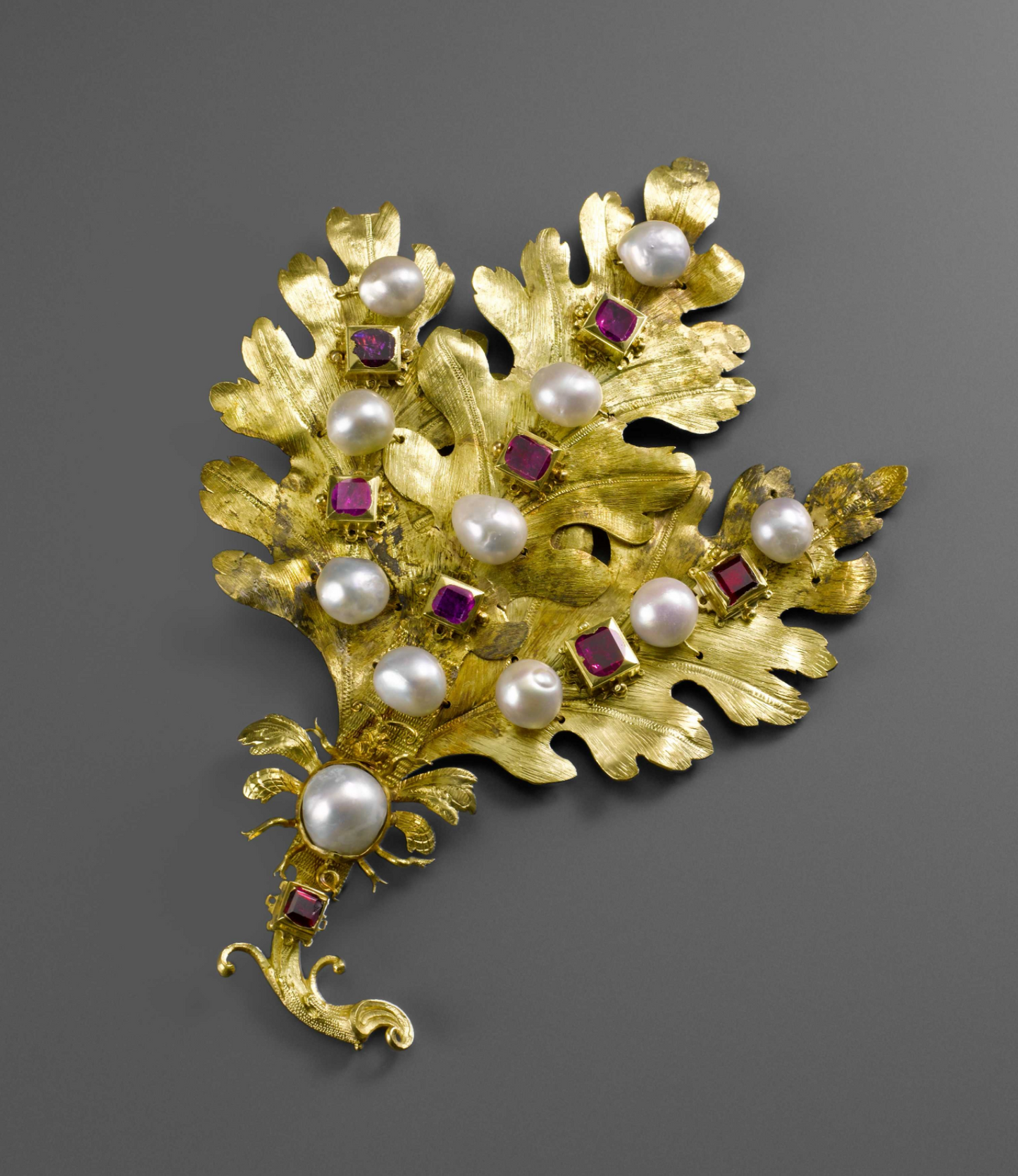 Oak leaves brooch
